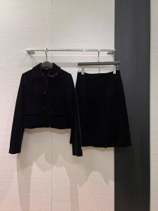 Женский костюм Prada