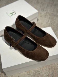 Женские замшевые туфли The Row шоколадные