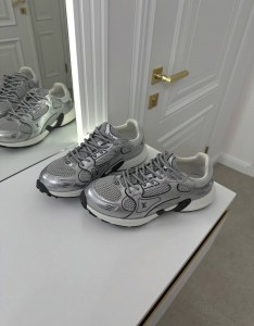 Женские кроссовки Louis Vuitton