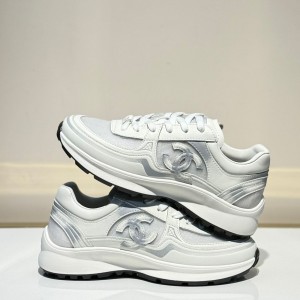 Женские кроссовки Chanel белые