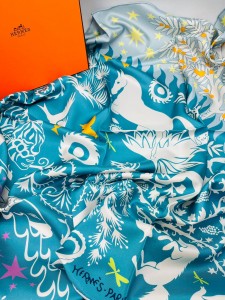 Женский платок Hermes Женский платок Hermes