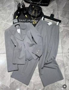 Женский классический костюм Brunello Cucinelli