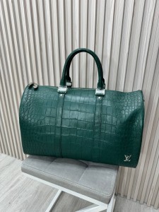 Дорожная сумка из кожи крокодила Louis Vuitton