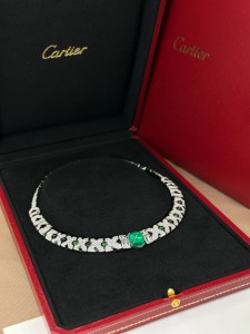 Женское колье Cartier