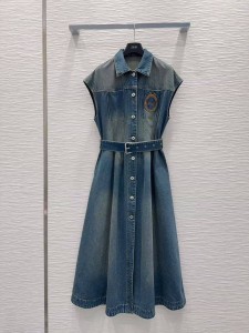 Женское платье Christian Dior