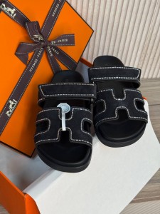 Женские шипры Hermes черные