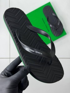 Мужские шлепанцы Bottega Veneta черные