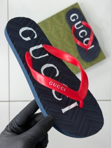 Мужские шлепанцы Gucci черные