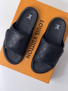 Мужские шлепанцы Louis Vuitton черные