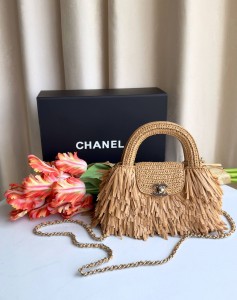 Женская сумка Chanel бежевая