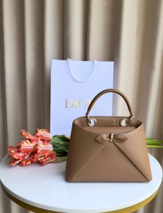 Женская сумка Christian Dior шоколадная