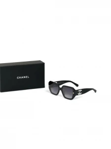 Солнцезащитные очки Chanel черные