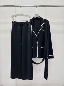 Женский костюм Chanel черный