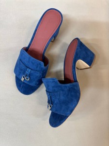 Женские замшевые босоножки Loro Piana синие