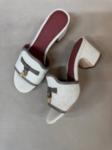 Женские босоножки Loro Piana
