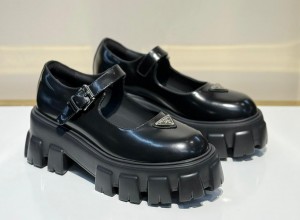 ЖЕНСКИЕ КОЖАНЫЕ ТУФЛИ PRADA MONOLITH НА МАССИВНОЙ ПОДОШВЕ