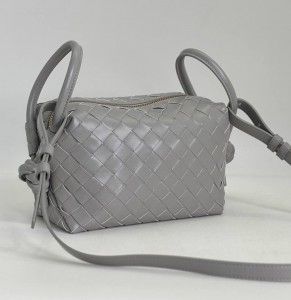 КОЖАНАЯ СУМКА BOTTEGA VENETA LOOP TOP HANDLE СЕРАЯ