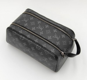МУЖСКОЙ НЕСЕССЕР ИЗ КАНВЫ LOUIS VUITTON DOPP KIT СЕРЫЙ