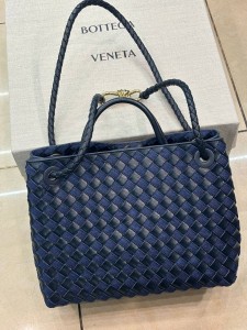 Сумка Andiamo media Bottega Veneta