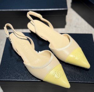 КОЖАНЫЕ ТУФЛИ CHANEL БЕЖЕВЫЕ С ЖЕЛТЫМ НА НИЗКОМ КАБЛУКЕ