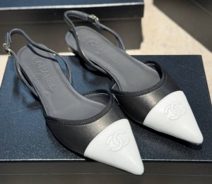 КОЖАНЫЕ ТУФЛИ CHANEL ЧЕРНЫЕ С БЕЛЫМ НА НИЗКОМ КАБЛУКЕ