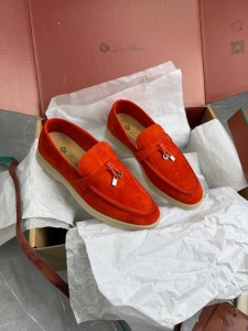 ЖЕНСКИЕ КРАСНЫЕ ЗАМШЕВЫЕ ЛОФЕРЫ LORO PIANA