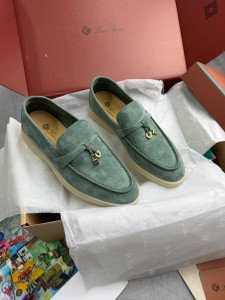 ЖЕНСКИЕ ЗЕЛЕНЫЕ ЗАМШЕВЫЕ ЛОФЕРЫ LORO PIANA