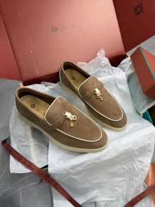 ЖЕНСКИЕ КОРИЧНЕВЫЕ ЗАМШЕВЫЕ ЛОФЕРЫ LORO PIANA