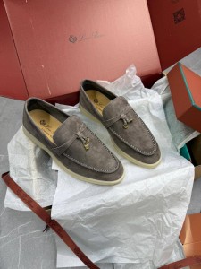 ЖЕНСКИЕ ЗАМШЕВЫЕ ЛОФЕРЫ LORO PIANA СЕРЫЕ