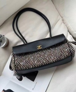 КОЖАНАЯ СУМКА CHANEL SMALL URBAN ESSENTIAL ЧЕРНАЯ