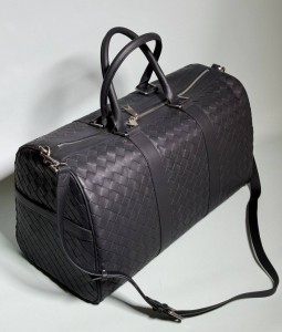 ДОРОЖНАЯ КОЖАНАЯ СУМКА BOTTEGA VENETA ЧЕРНАЯ