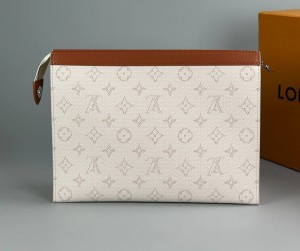 МУЖСКОЙ КЛАТЧ LOUIS VUITTON МОЛОЧНЫЙ