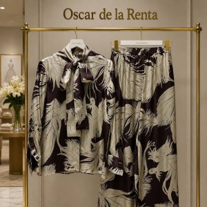 ЖЕНСКИЙ ШЕЛКОВЫЙ КОСТЮМ OSCAR DE LA RENTA