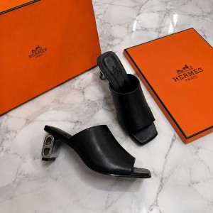ЖЕНСКИЕ БОСОНОЖКИ HERMES ЖЕНСКИЕ БОСОНОЖКИ HERMES