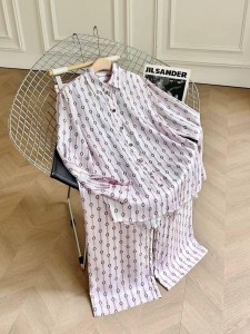 ЖЕНСКИЙ ШЕЛКОВЫЙ КОСТЮМ LOUIS VUITTON РОЗОВЫЙ