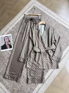 ЖЕНСКИЙ ШЕЛКОВЫЙ КОСТЮМ GUCCI