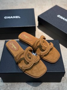 ЖЕНСКИЕ ЗАМШЕВЫЕ ШЛЕПАНЦЫ CHANEL КОРИЧНЕВЫЕ