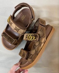 ЖЕНСКИЕ САНДАЛИИ ИЗ БАРХАТА GUCCI GG КОРИЧНЕВЫЕ