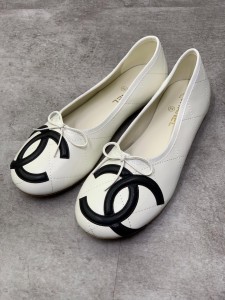ЖЕНСКИЕ КОЖАНЫЕ БАЛЕТКИ CHANEL БЕЛЫЕ ЖЕНСКИЕ КОЖАНЫЕ БАЛЕТКИ CHANEL БЕЛЫЕ