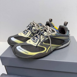 МУЖСКИЕ КРОССОВКИ  RADAR GRADIENT LINES SNEAKER IN BROWN/BLUE/YELLOW/GREY