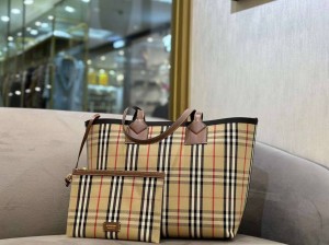 ЖЕНСКИЙ ШОПЕР BURBERRY