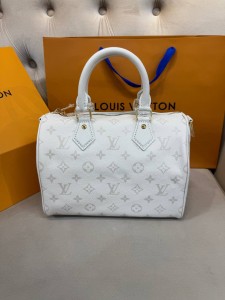 ЖЕНСКАЯ СУМКА LOUIS VUITTON БЕЛАЯ