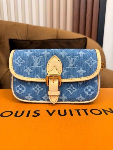 ЖЕНСКАЯ СУМКА LOUIS VUITTON NANO DAINE