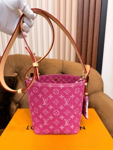 ЖЕНСКАЯ СУМКА LOUIS VUITTON ALL IN BB РОЗОВАЯ
