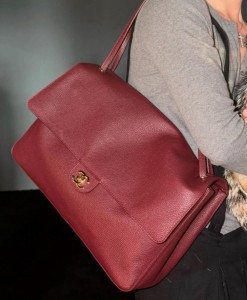 БОРДОВАЯ КОЖАНАЯ СУМКА CHANEL MAXI FLAP BAG