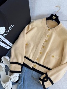 ЖЕНСКИЙ ЖАКЕТ CHANEL БЕЖЕВЫЙ