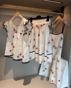 ЖЕНСКИЙ КОСТЮМ PRADA БЕЛЫЙ