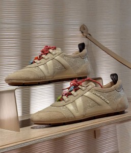 ЖЕНСКИЕ КРОССОВКИ LOUIS VUITTON БЕЖЕВЫЕ