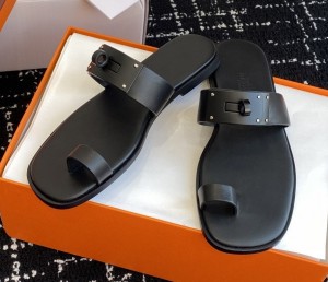 ЖЕНСКИЕ КОЖАНЫЕ ШЛЕПАНЦЫ HERMES JULY ЧЕРНЫЕ