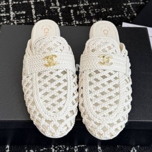 ЖЕНСКИЕ МЮЛИ ИЗ ТЕКСТИЛЯ CHANEL БЕЛЫЕ